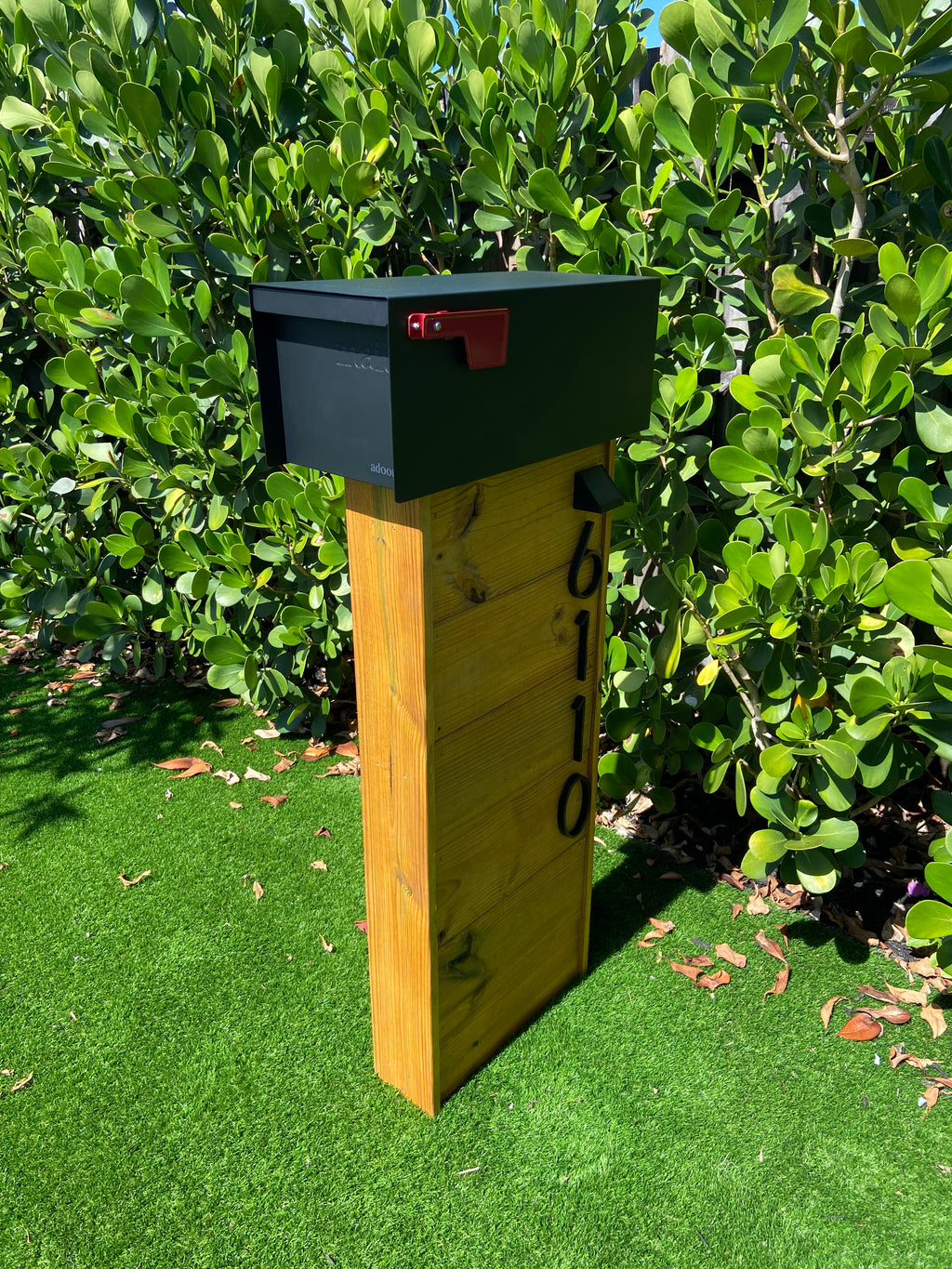 Wood Accent Slat Mailbox
