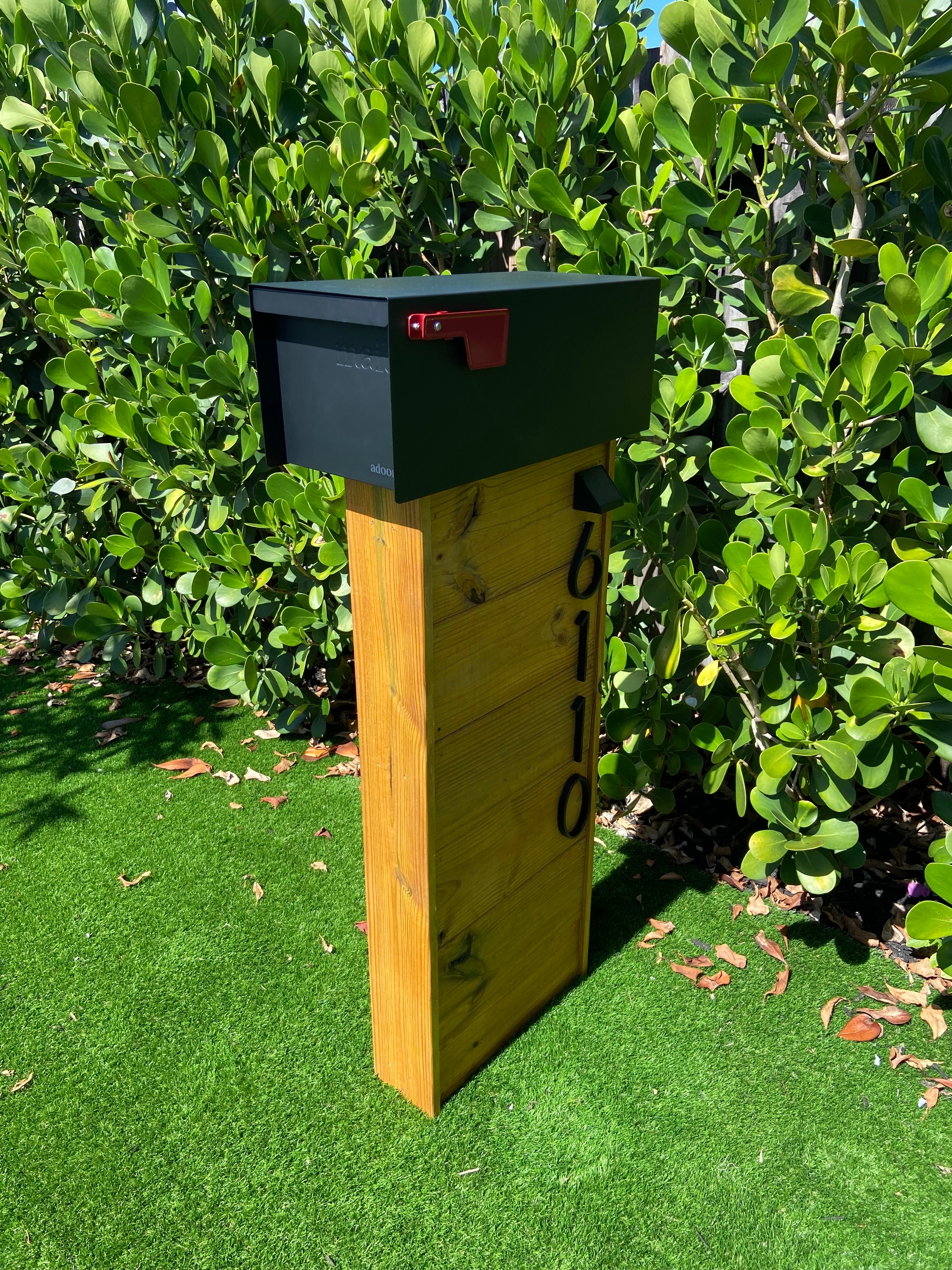 Wood Accent Slat Mailbox