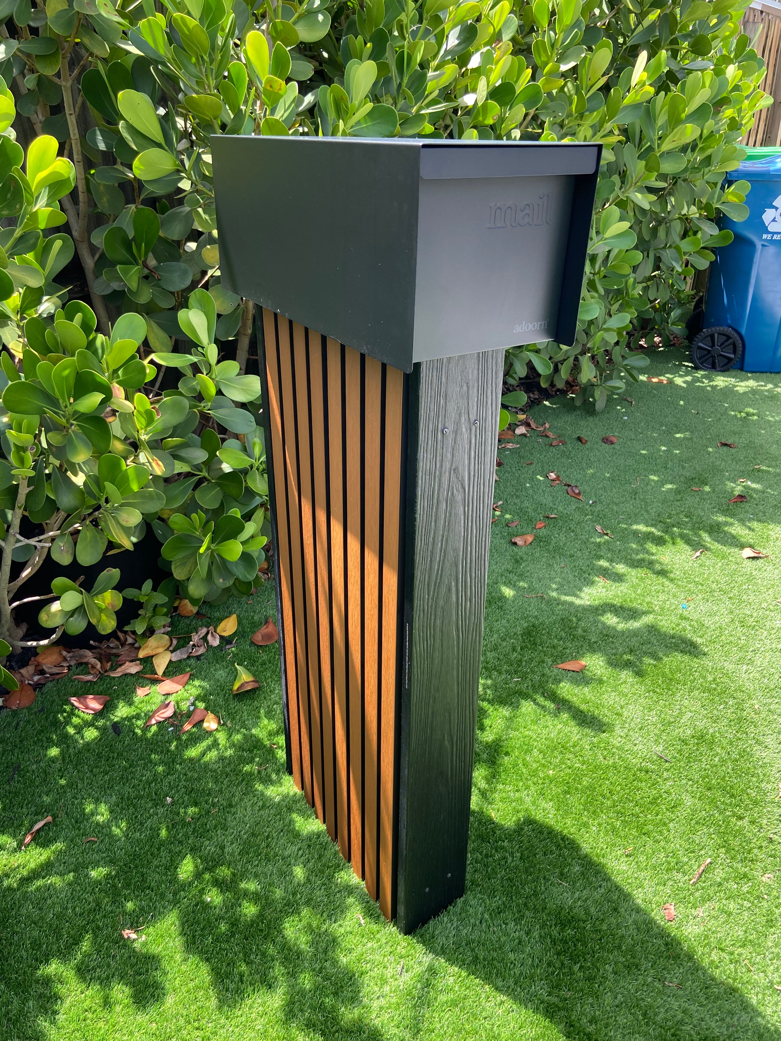 Vertical Slat Mailbox