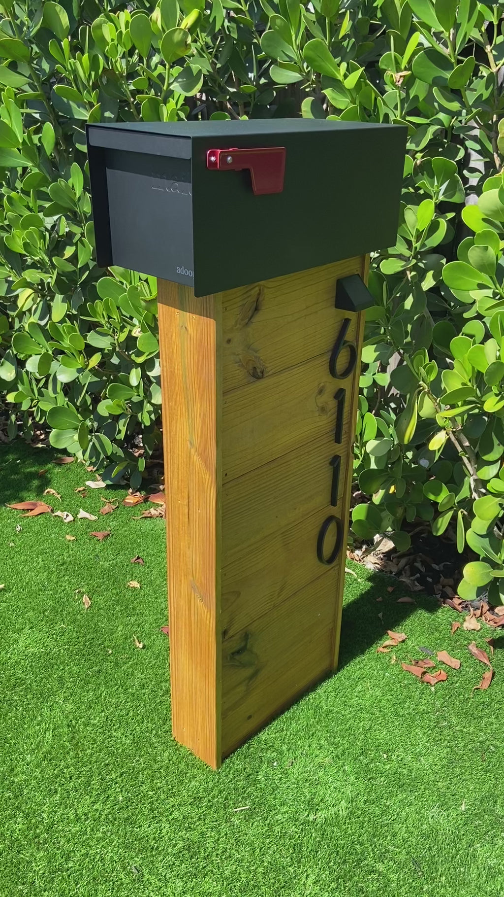 Wood Accent Slat Mailbox